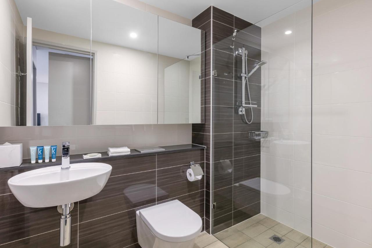 Meriton Suites North Ryde Cité de Cité de Sydney Extérieur photo A modern bathroom with a shower cubicle