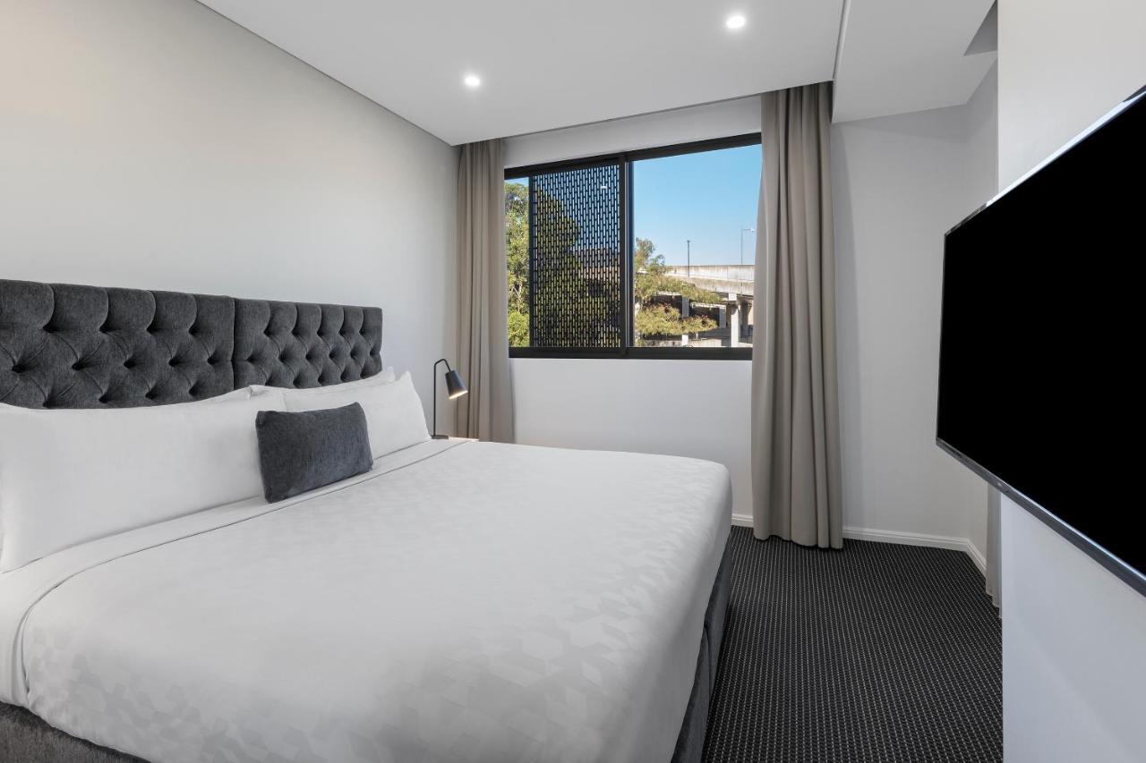 Meriton Suites North Ryde Cité de Cité de Sydney Extérieur photo A bedroom at the hotel